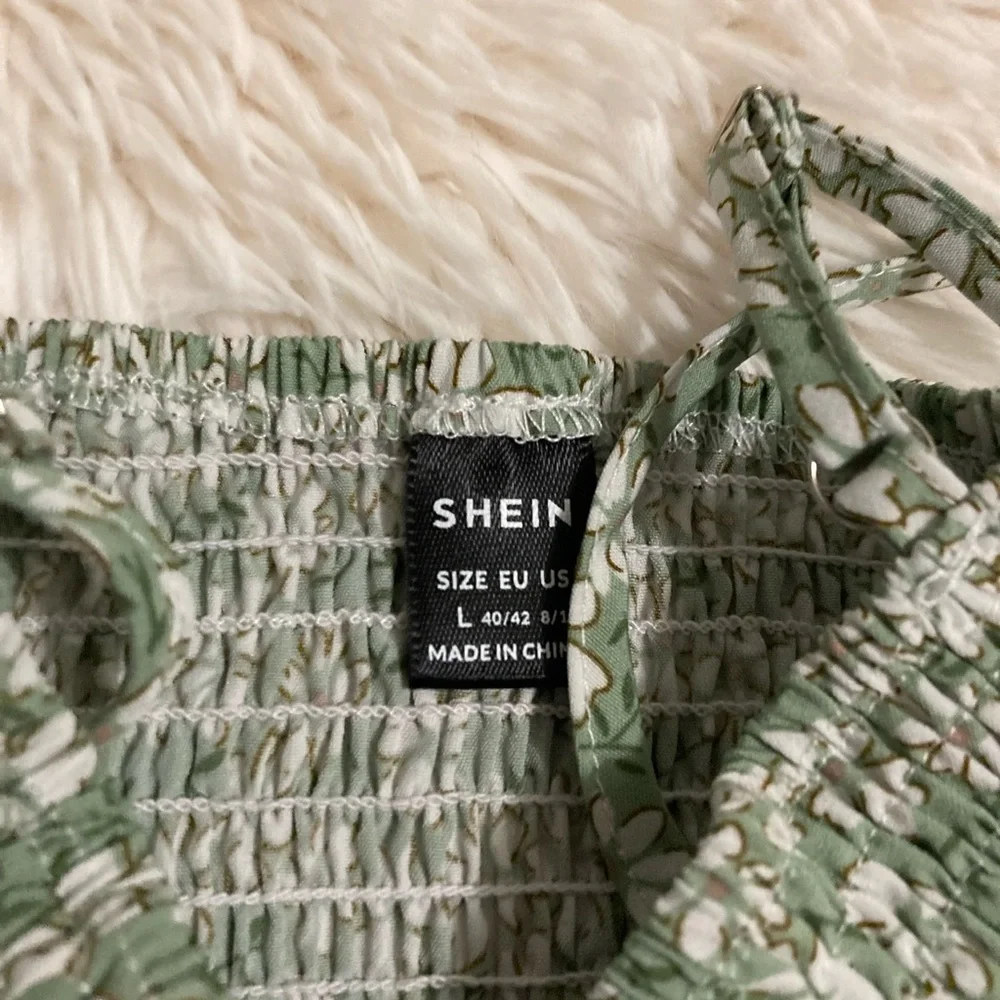 SHEIN Green Floral Patterned Apparel - Picture 3 of 5